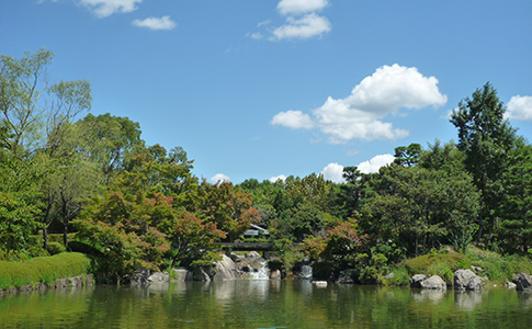 日本庭園「夕照（せきしょう）の庭」