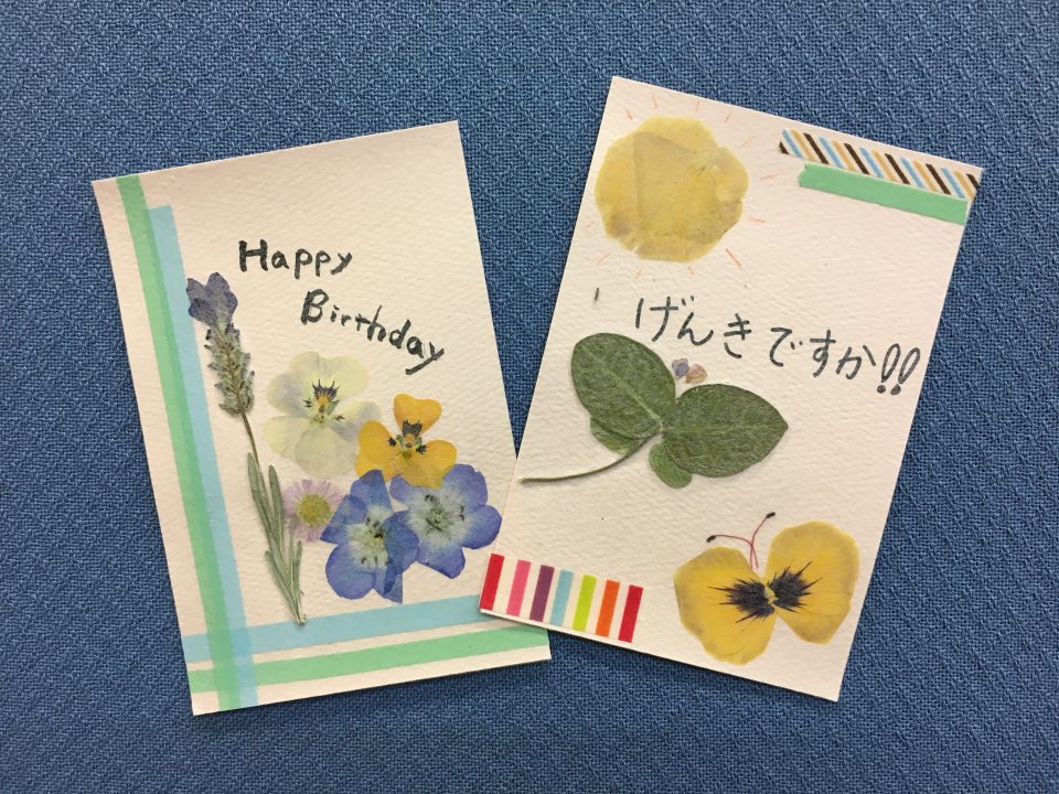 押し花で作る「暑中見舞いハガキ」